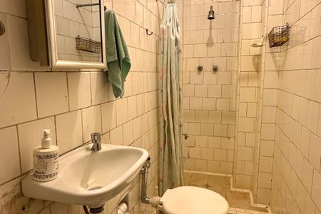 Apartamento à venda com 340m², 3 quartos e 2 vagas Apartamento à venda com 340m², 3 quartos e 2 vagasBanheiro de Serviço