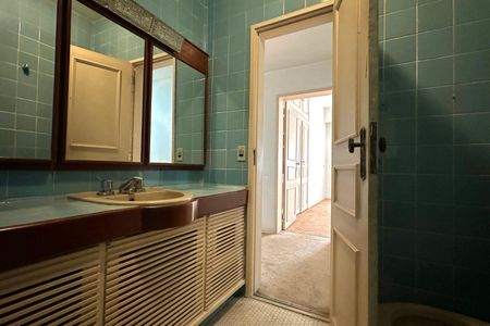 Apartamento à venda com 340m², 3 quartos e 2 vagas Apartamento à venda com 340m², 3 quartos e 2 vagasBanheiro da Suíte