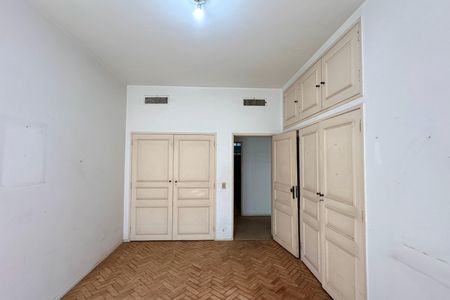 Apartamento à venda com 340m², 3 quartos e 2 vagas Apartamento à venda com 340m², 3 quartos e 2 vagasQuarto 3