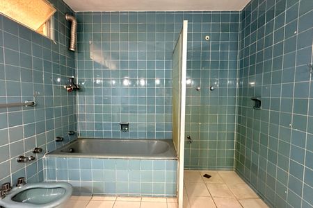 Apartamento à venda com 340m², 3 quartos e 2 vagas Apartamento à venda com 340m², 3 quartos e 2 vagasBanheiro da Suíte