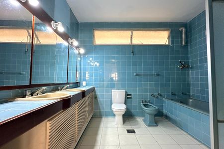 Apartamento à venda com 340m², 3 quartos e 2 vagas Apartamento à venda com 340m², 3 quartos e 2 vagasBanheiro da Suíte