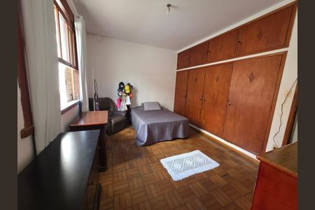 Casa à venda com 4 quartos, 241m² em Santo Antônio, Belo Horizonte