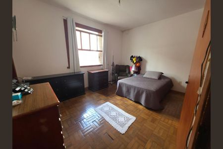 Casa à venda com 4 quartos, 241m² em Santo Antônio, Belo Horizonte