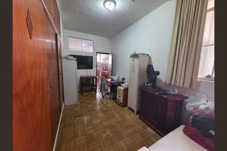 Casa à venda com 4 quartos, 241m² em Santo Antônio, Belo Horizonte
