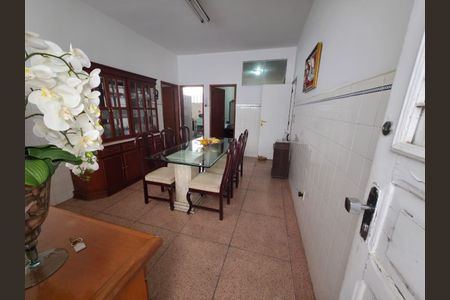 Casa à venda com 4 quartos, 241m² em Santo Antônio, Belo Horizonte