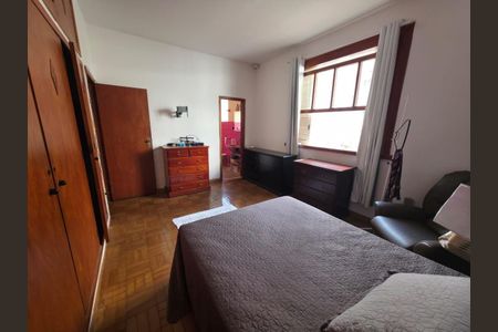 Casa à venda com 4 quartos, 241m² em Santo Antônio, Belo Horizonte