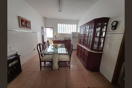 Casa à venda com 4 quartos, 241m² em Santo Antônio, Belo Horizonte