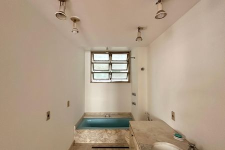 Apartamento à venda com 285m², 7 quartos e 3 vagasBanheiro