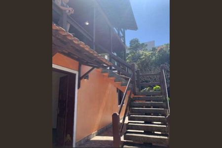 Casa à venda com 4 quartos, 380m² em Camboinhas, Niterói