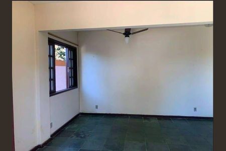 Casa à venda com 4 quartos, 380m² em Camboinhas, Niterói