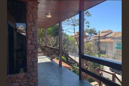 Casa à venda com 4 quartos, 380m² em Camboinhas, Niterói