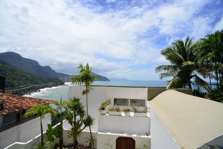 Casa de condomínio à venda com 461m², 4 quartos e 2 vagas Casa de condomínio à venda com 461m², 4 quartos e 2 vagasVaranda da Suíte 3