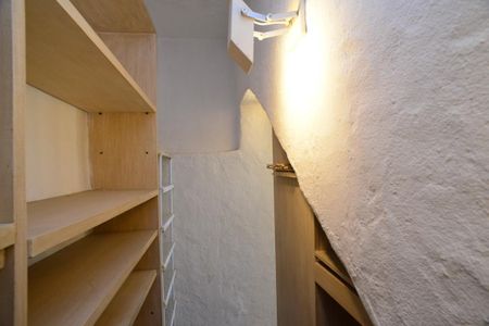 Casa de condomínio à venda com 461m², 4 quartos e 2 vagas Casa de condomínio à venda com 461m², 4 quartos e 2 vagasCloset da Suíte 2