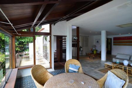 Casa de condomínio à venda com 461m², 4 quartos e 2 vagas Casa de condomínio à venda com 461m², 4 quartos e 2 vagasÁrea Gourmet