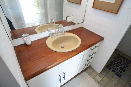 Casa de condomínio à venda com 461m², 4 quartos e 2 vagas Casa de condomínio à venda com 461m², 4 quartos e 2 vagasBanheiro da Suíte 3