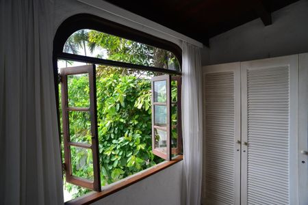 Casa de condomínio à venda com 461m², 4 quartos e 2 vagas Casa de condomínio à venda com 461m², 4 quartos e 2 vagasSuíte 2