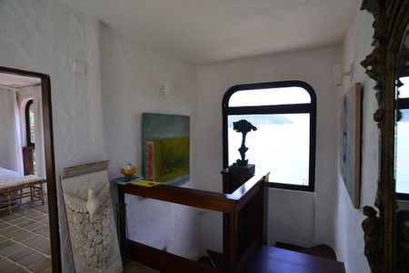 Casa de condomínio à venda com 461m², 4 quartos e 2 vagas Casa de condomínio à venda com 461m², 4 quartos e 2 vagasCorredor