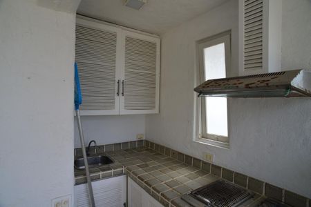 Casa de condomínio à venda com 461m², 4 quartos e 2 vagas Casa de condomínio à venda com 461m², 4 quartos e 2 vagasVaranda da Suíte 3