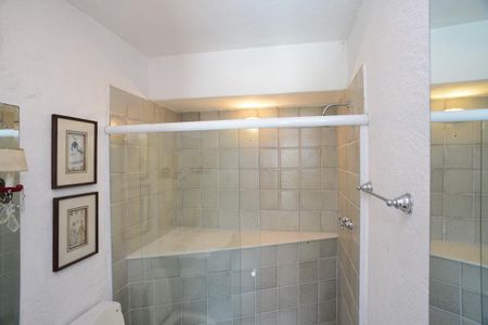 Casa de condomínio à venda com 461m², 4 quartos e 2 vagas Casa de condomínio à venda com 461m², 4 quartos e 2 vagasBanheiro da Suíte 4