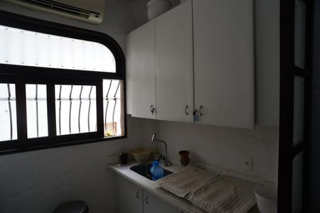 Casa de condomínio à venda com 461m², 4 quartos e 2 vagas Casa de condomínio à venda com 461m², 4 quartos e 2 vagasCozinha