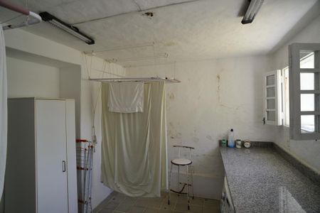 Casa de condomínio à venda com 461m², 4 quartos e 2 vagas Casa de condomínio à venda com 461m², 4 quartos e 2 vagasÁrea de Serviço