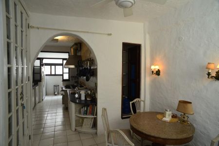 Casa de condomínio à venda com 461m², 4 quartos e 2 vagas Casa de condomínio à venda com 461m², 4 quartos e 2 vagasCopa