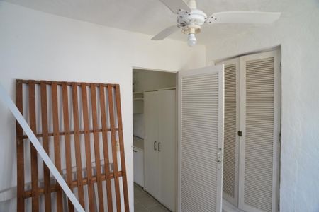 Casa de condomínio à venda com 461m², 4 quartos e 2 vagas Casa de condomínio à venda com 461m², 4 quartos e 2 vagasQuarto de Serviço