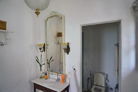 Casa de condomínio à venda com 461m², 4 quartos e 2 vagas Casa de condomínio à venda com 461m², 4 quartos e 2 vagasBanheiro da Suíte 1