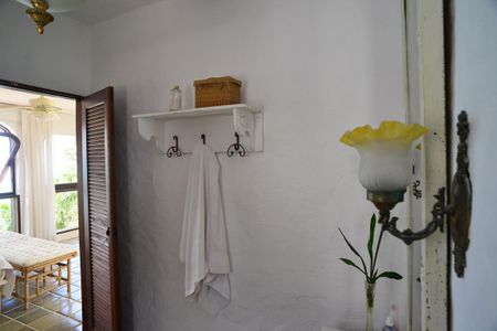 Casa de condomínio à venda com 461m², 4 quartos e 2 vagas Casa de condomínio à venda com 461m², 4 quartos e 2 vagasBanheiro da Suíte 1