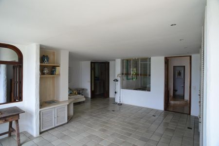 Casa de condomínio à venda com 461m², 4 quartos e 2 vagas Casa de condomínio à venda com 461m², 4 quartos e 2 vagasSuíte 2