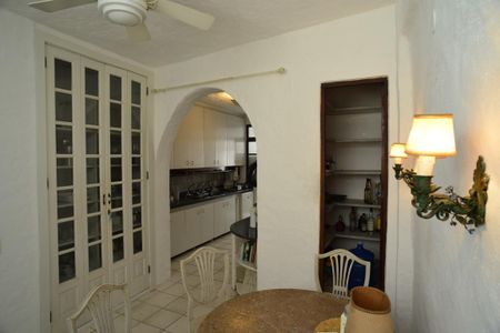 Casa de condomínio à venda com 461m², 4 quartos e 2 vagas Casa de condomínio à venda com 461m², 4 quartos e 2 vagasCopa