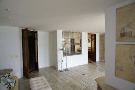 Casa de condomínio à venda com 461m², 4 quartos e 2 vagas Casa de condomínio à venda com 461m², 4 quartos e 2 vagasSuíte 2