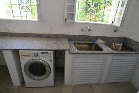 Casa de condomínio à venda com 461m², 4 quartos e 2 vagas Casa de condomínio à venda com 461m², 4 quartos e 2 vagasÁrea de Serviço