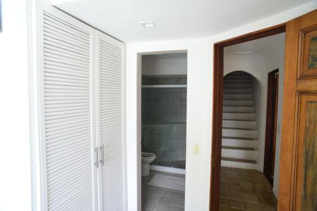 Casa de condomínio à venda com 461m², 4 quartos e 2 vagas Casa de condomínio à venda com 461m², 4 quartos e 2 vagasSuíte 4