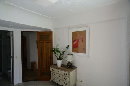 Casa de condomínio à venda com 461m², 4 quartos e 2 vagas Casa de condomínio à venda com 461m², 4 quartos e 2 vagasSuíte 4