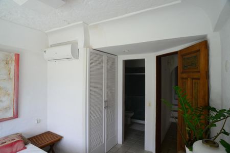 Casa de condomínio à venda com 461m², 4 quartos e 2 vagas Casa de condomínio à venda com 461m², 4 quartos e 2 vagasSuíte 4