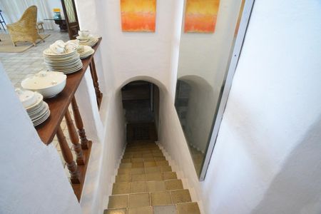 Casa de condomínio à venda com 461m², 4 quartos e 2 vagas Casa de condomínio à venda com 461m², 4 quartos e 2 vagasEscada