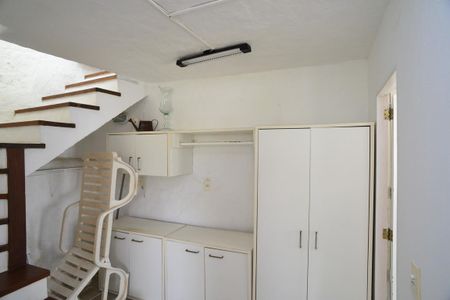 Casa de condomínio à venda com 461m², 4 quartos e 2 vagas Casa de condomínio à venda com 461m², 4 quartos e 2 vagasEscritório