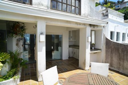 Casa de condomínio à venda com 461m², 4 quartos e 2 vagas Casa de condomínio à venda com 461m², 4 quartos e 2 vagasVaranda da Suíte 3