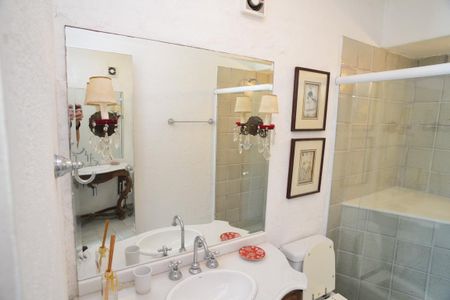 Casa de condomínio à venda com 461m², 4 quartos e 2 vagas Casa de condomínio à venda com 461m², 4 quartos e 2 vagasBanheiro da Suíte 4