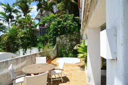 Casa de condomínio à venda com 461m², 4 quartos e 2 vagas Casa de condomínio à venda com 461m², 4 quartos e 2 vagasVaranda da Suíte 3