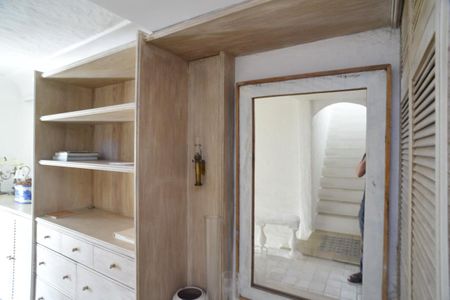 Casa de condomínio à venda com 461m², 4 quartos e 2 vagas Casa de condomínio à venda com 461m², 4 quartos e 2 vagasCloset da Suíte 1