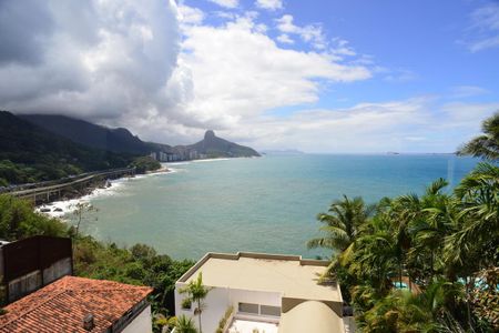 Casa de condomínio à venda com 461m², 4 quartos e 2 vagas Casa de condomínio à venda com 461m², 4 quartos e 2 vagasVaranda da Suíte 3