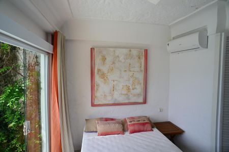 Casa de condomínio à venda com 461m², 4 quartos e 2 vagas Casa de condomínio à venda com 461m², 4 quartos e 2 vagasSuíte 4