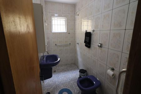 Casa à venda com 125m², 4 quartos e 2 vagasBanheiro 2