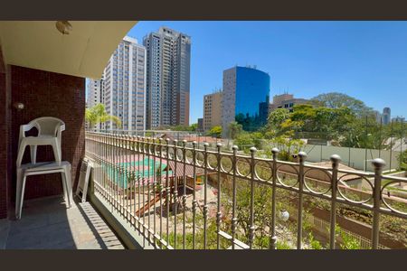 Apartamento à venda com 189m², 4 quartos e 2 vagas Apartamento à venda com 189m², 4 quartos e 2 vagasVaranda