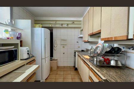 Apartamento à venda com 189m², 4 quartos e 2 vagas Apartamento à venda com 189m², 4 quartos e 2 vagasCozinha