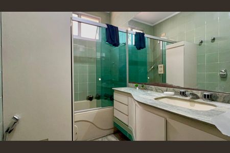 Apartamento à venda com 189m², 4 quartos e 2 vagas Apartamento à venda com 189m², 4 quartos e 2 vagasBanheiro da Suíte