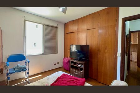 Apartamento à venda com 189m², 4 quartos e 2 vagas Apartamento à venda com 189m², 4 quartos e 2 vagasQuarto 2