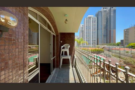 Apartamento à venda com 189m², 4 quartos e 2 vagas Apartamento à venda com 189m², 4 quartos e 2 vagasVaranda